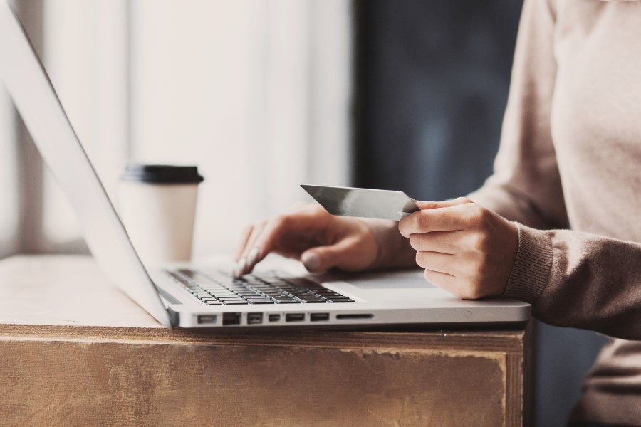 Leader Bank client making a payment with their debit card