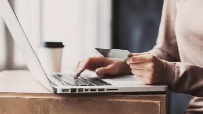 Leader Bank client making a payment with their debit card